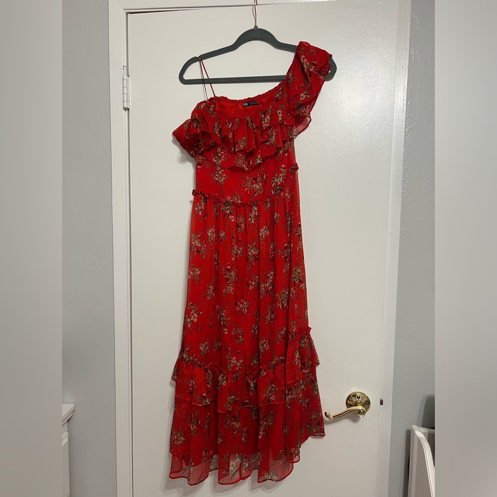 Zara red floral dress in small size. Very easy to machine wash and dry.